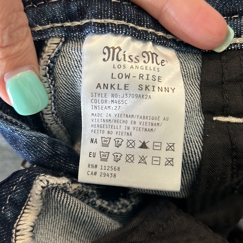 Miss Me low rise ankle skinny jeans. Size 27. - Picture 4 of 8